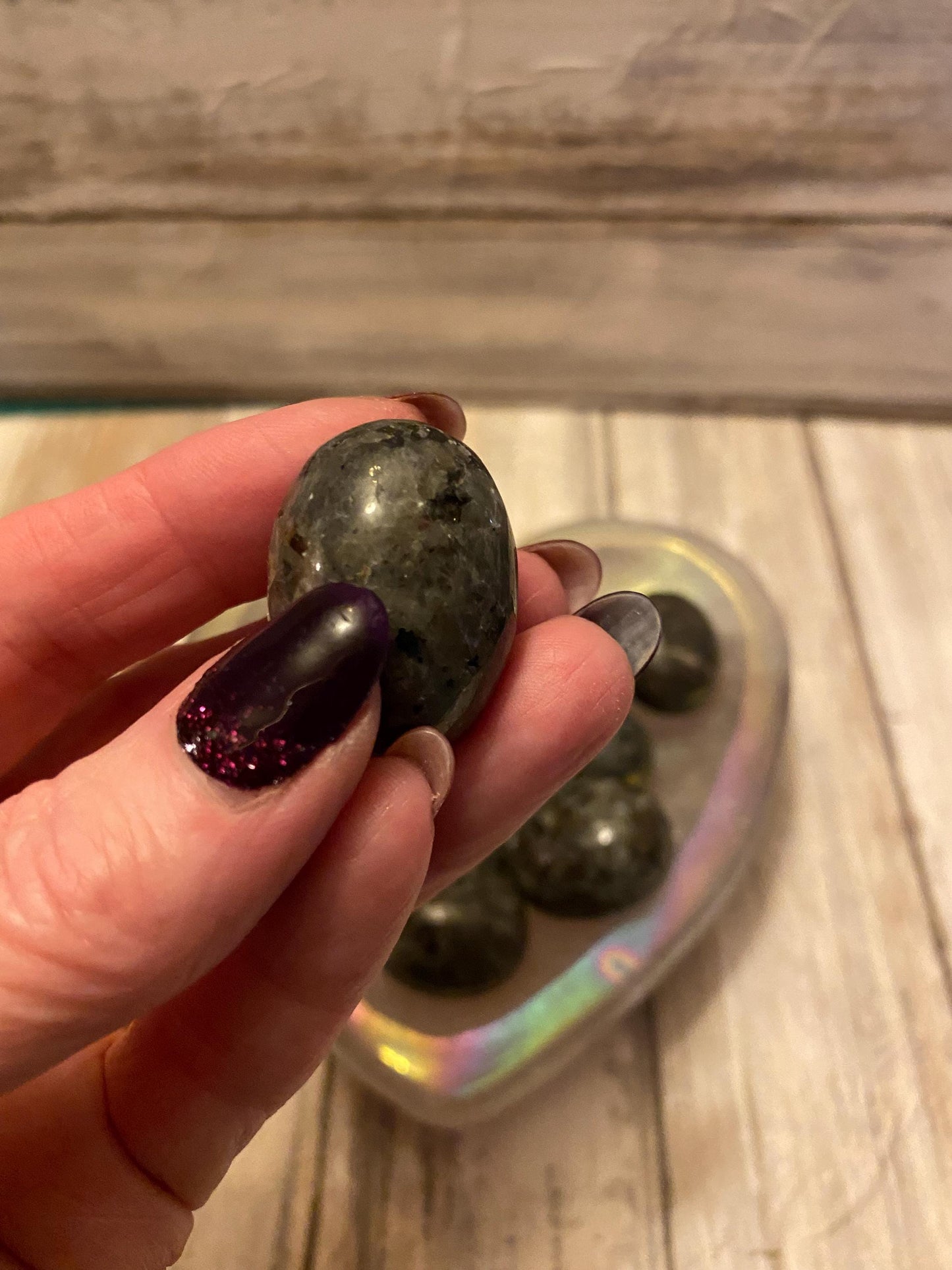 Yoperlite Tumble-Stones Flame Stone Crystal Fire Stone Tumble UV Reactive Sodalite Natural Polished Glowing Emberlite Rock Spiritual Gift