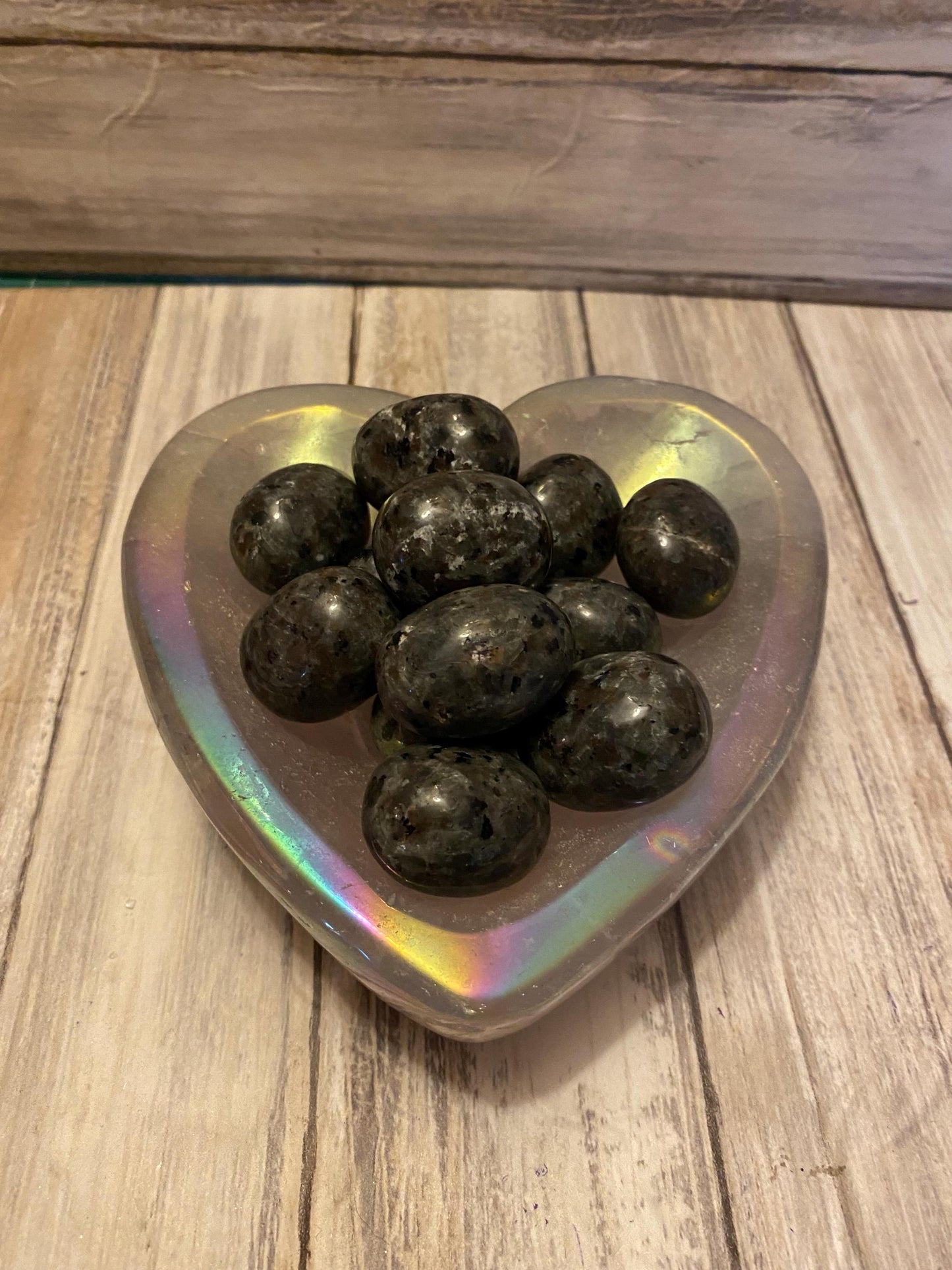 Yoperlite Tumble-Stones Flame Stone Crystal Fire Stone Tumble UV Reactive Sodalite Natural Polished Glowing Emberlite Rock Spiritual Gift