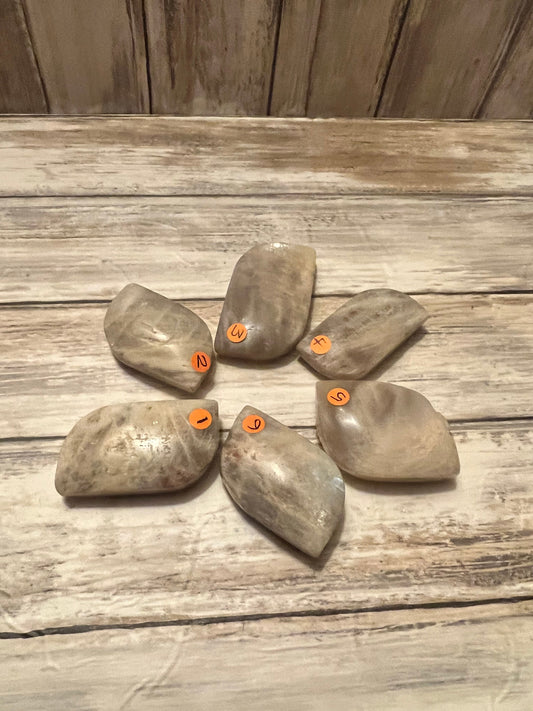 Peach Moonstone Palmstone, Healing Crystal, Meditation Stone, Self-Care Gift, Natural Gemstone Mindful Meditation Gift