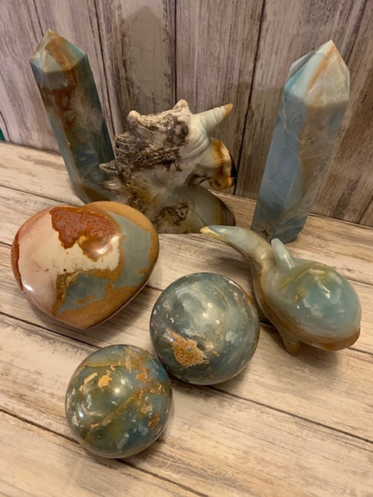 Caribbean Calcite Large Tower Point, Healing Crystal for Reiki, Oblique Spheres, Carved Animal Figurines